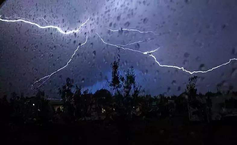 暴雨來襲，請注意人身安全